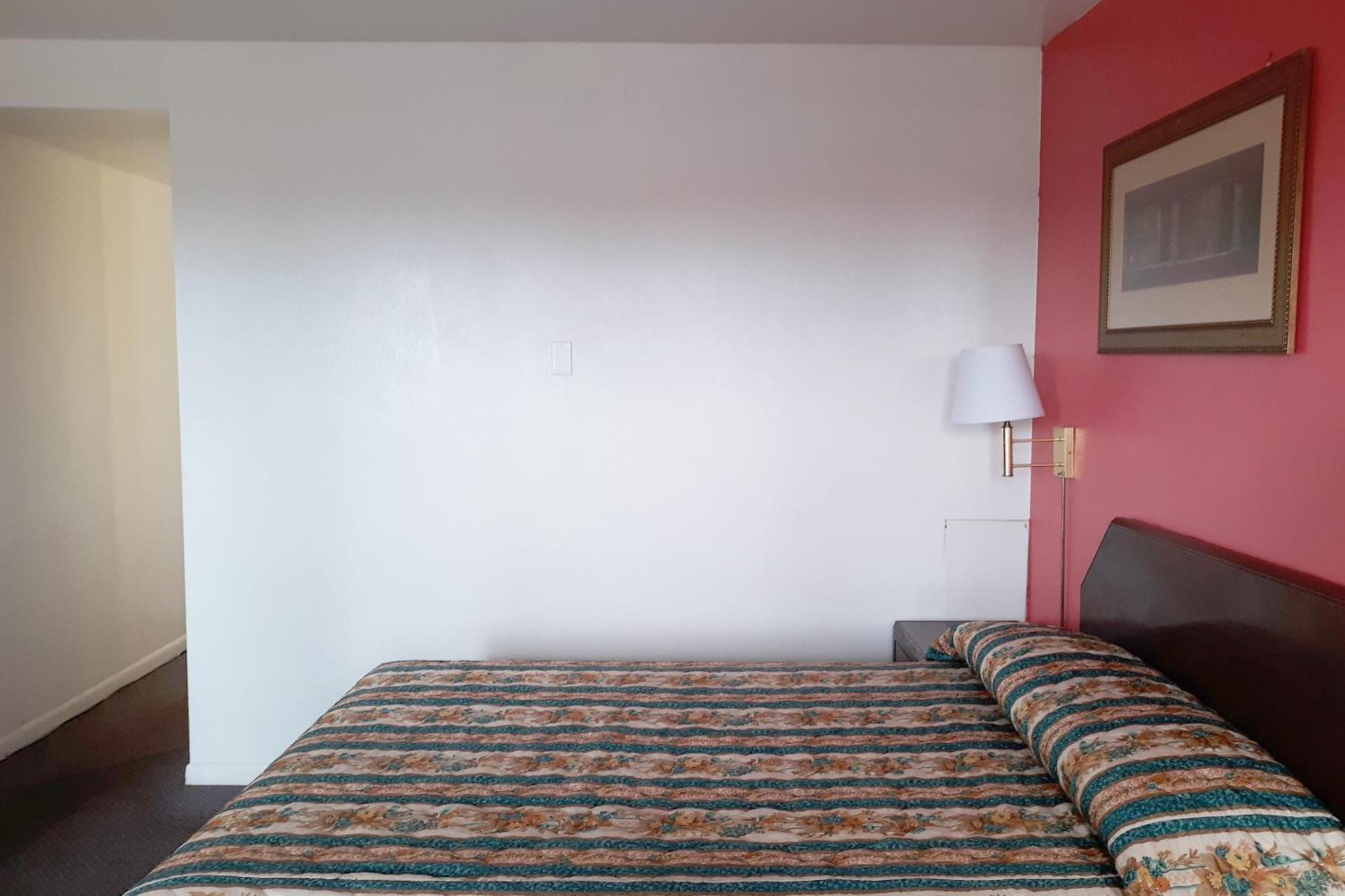 Oyo Hotel Kings At Clovis Exterior photo