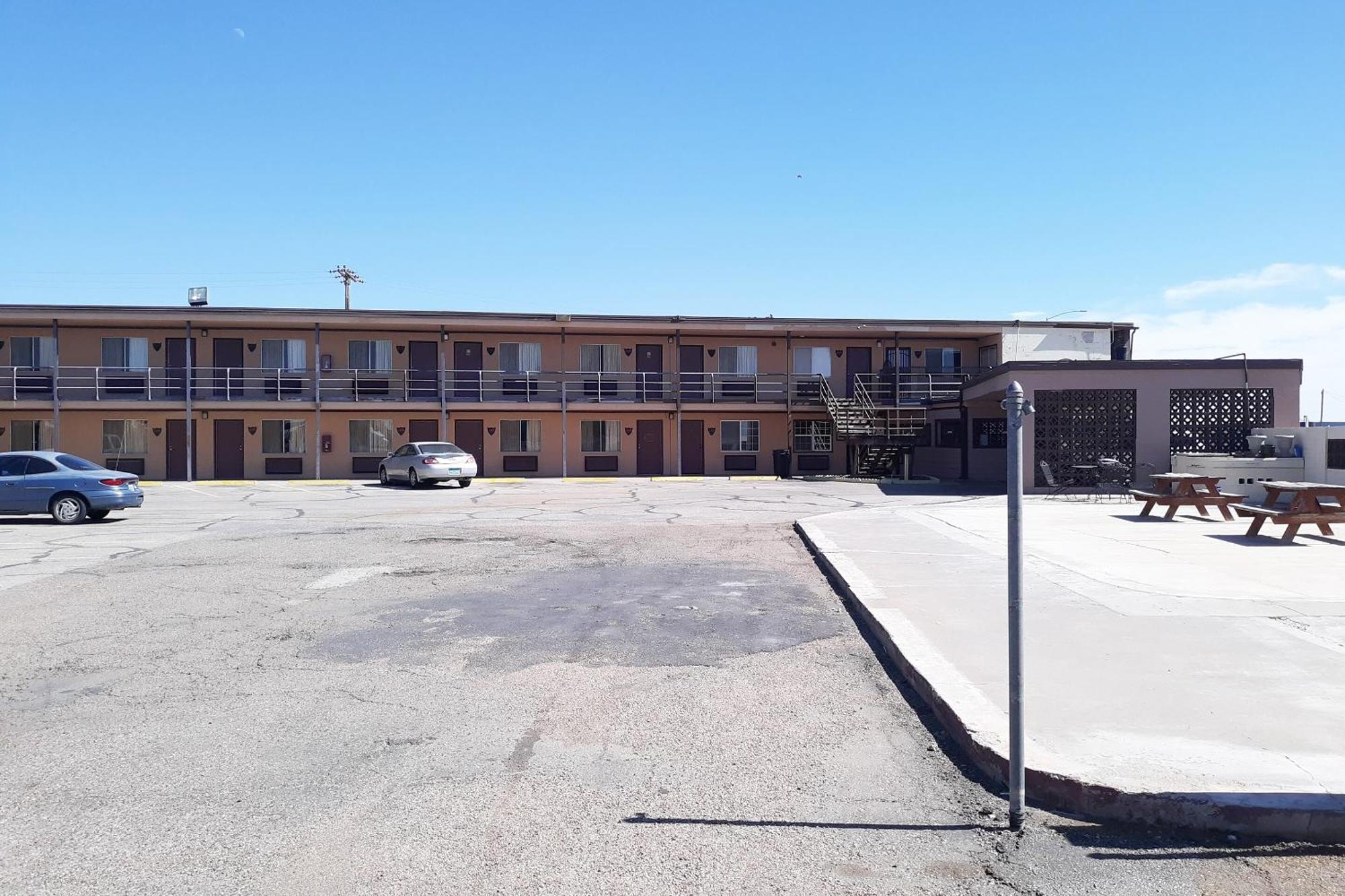 Oyo Hotel Kings At Clovis Exterior photo